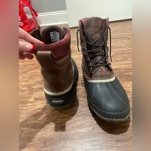 Like new Men’s Sorel waterproof boots, size11